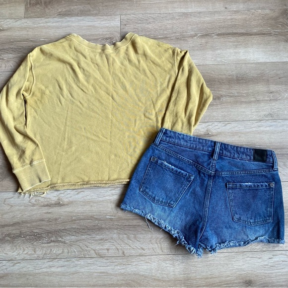 RVCA jean shorts & Pullover - Picture 2 of 10